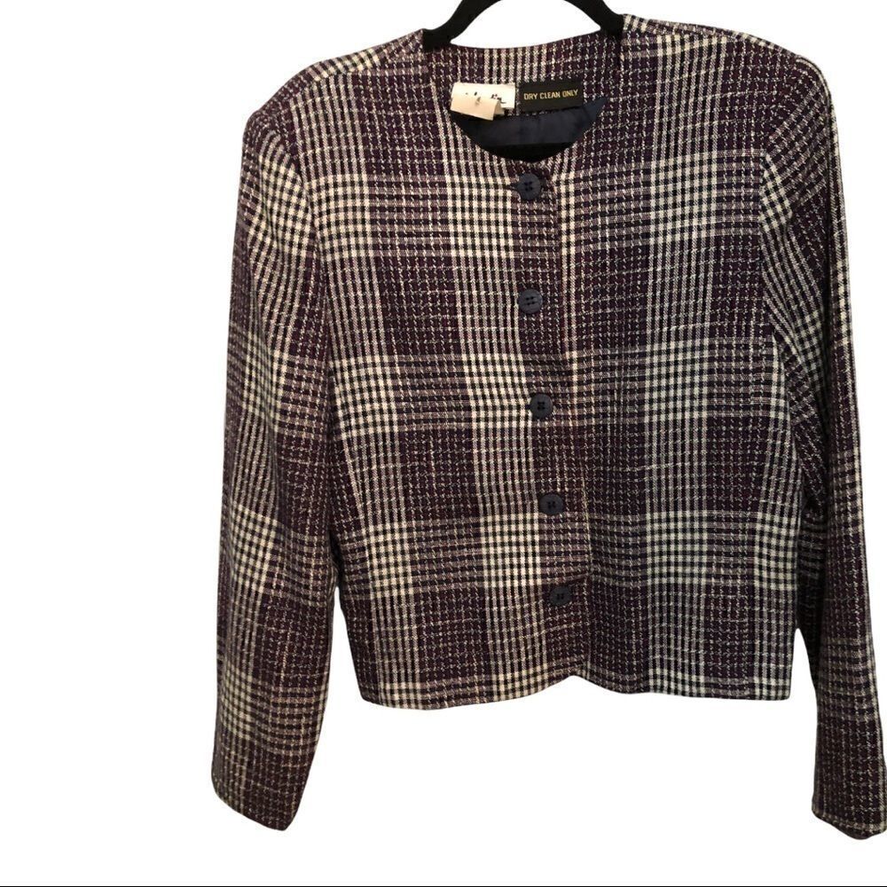 Jo
Hardin suit jacket, plaid with blue, burgundy